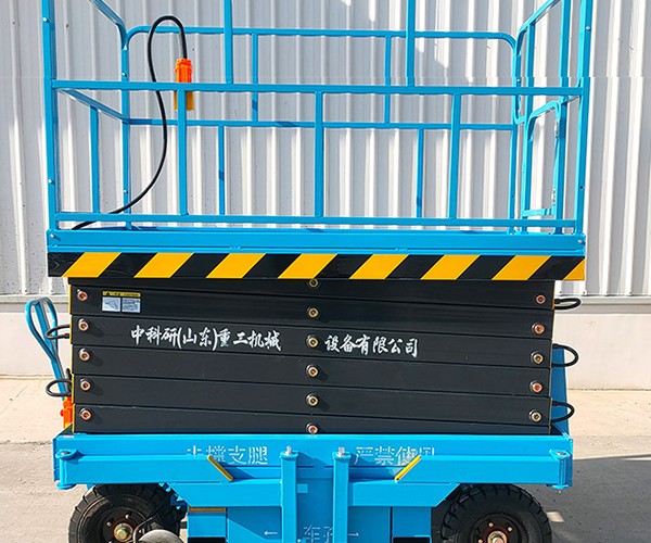 福田自行走升降机